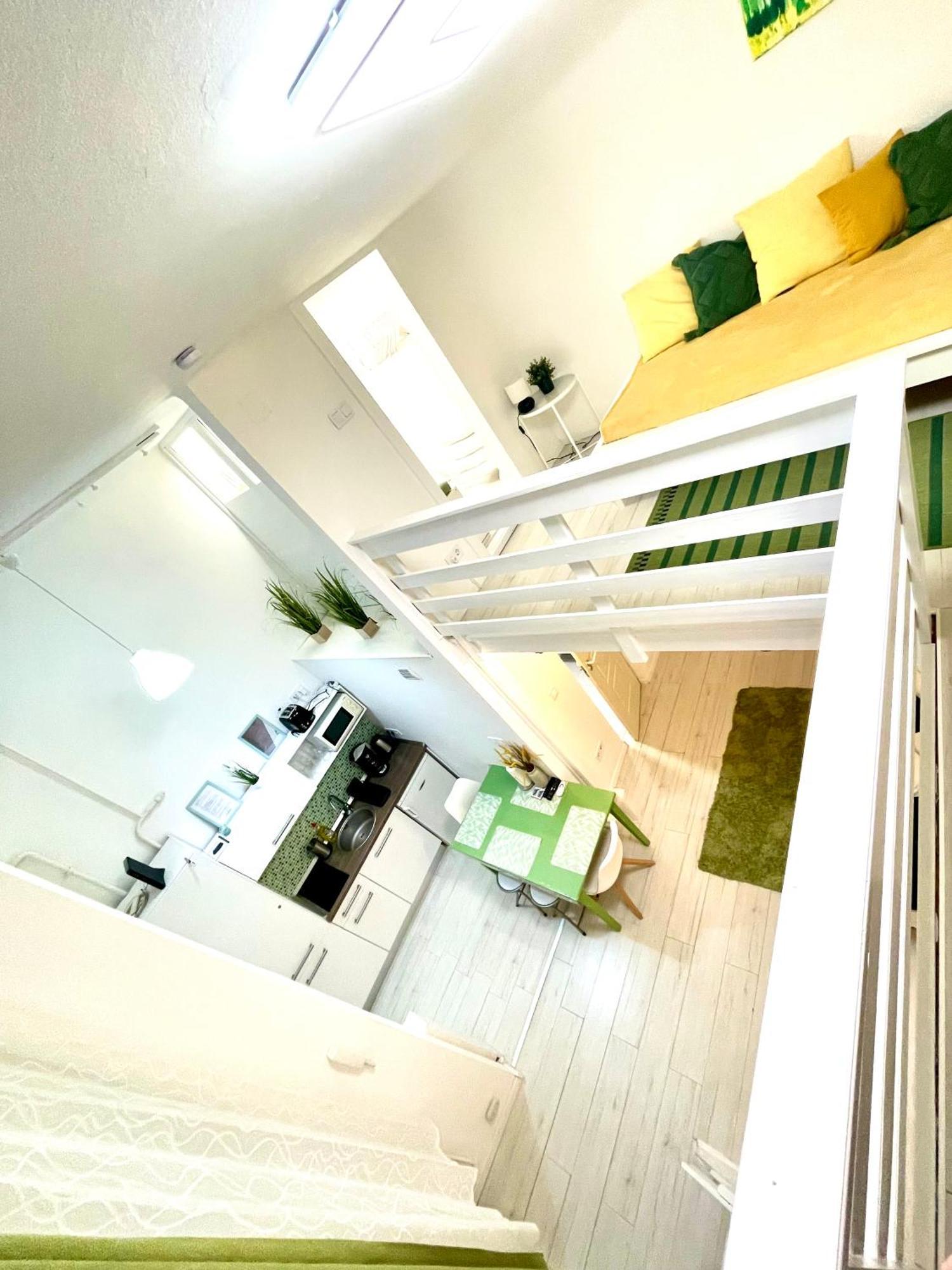 Teresian Apartment Near The Andrassy Street Free Air Conditioner Free Coffee Budapest Eksteriør billede