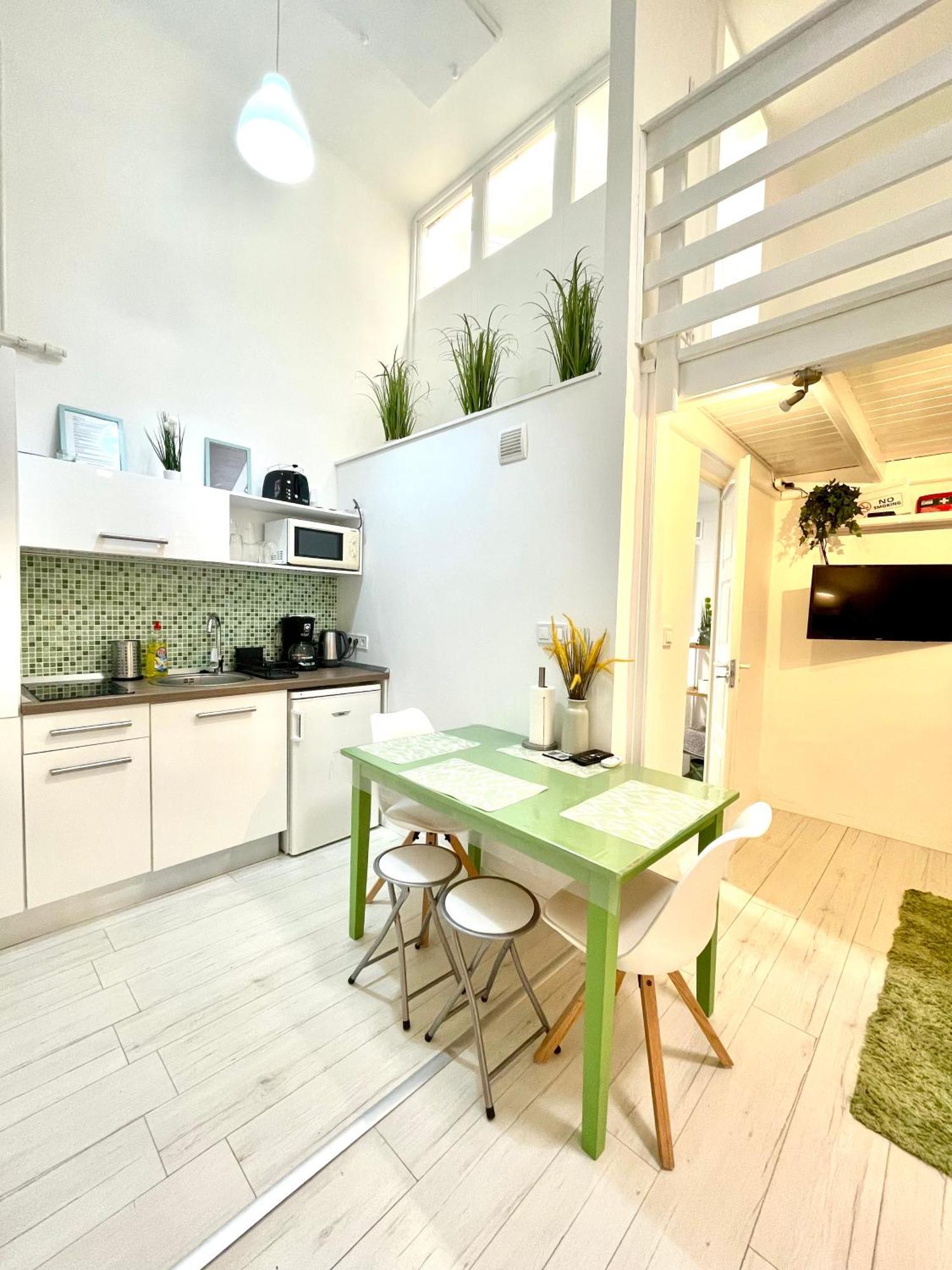 Teresian Apartment Near The Andrassy Street Free Air Conditioner Free Coffee Budapest Eksteriør billede