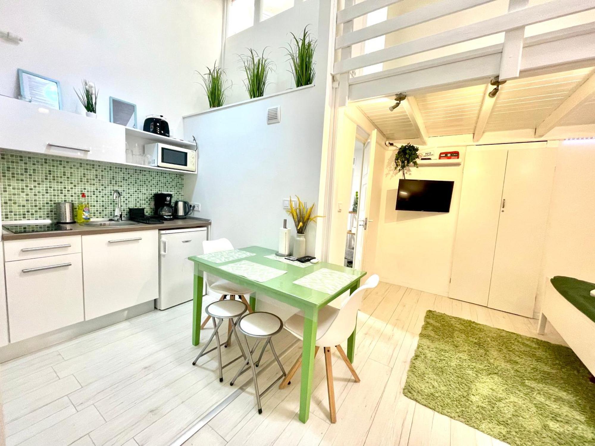 Teresian Apartment Near The Andrassy Street Free Air Conditioner Free Coffee Budapest Eksteriør billede