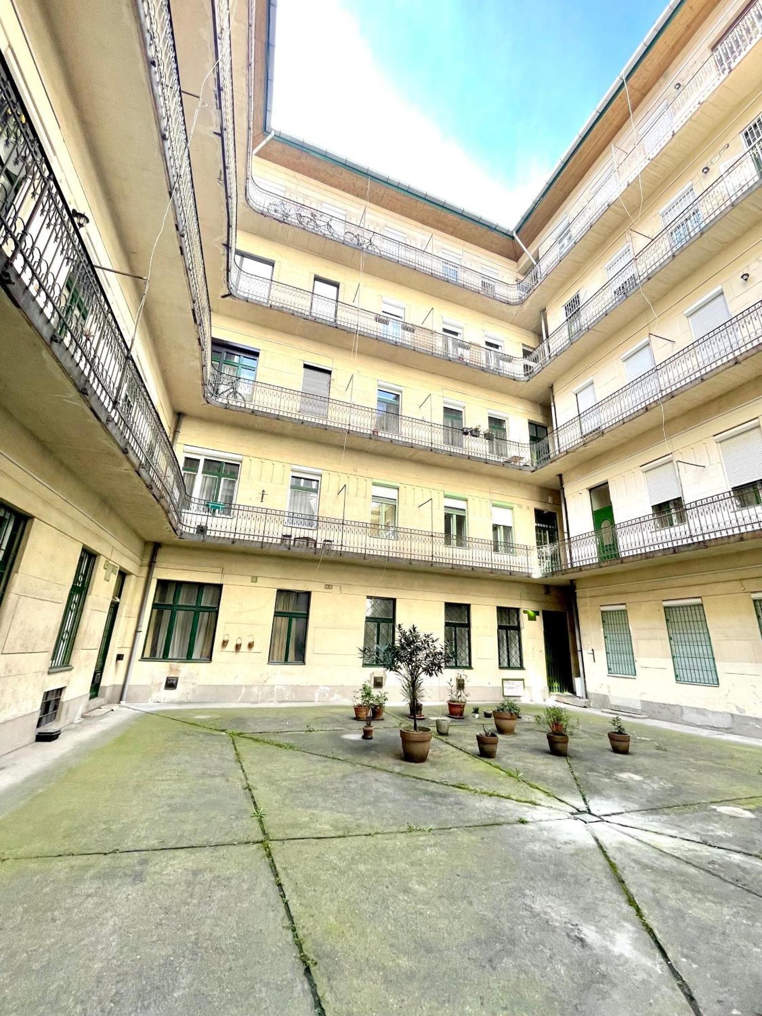 Teresian Apartment Near The Andrassy Street Free Air Conditioner Free Coffee Budapest Eksteriør billede
